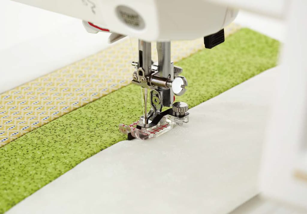 Лапка прозрачная для пэчворка с набором направляющих (для машин с шириной строчки 9мм) - фото №3