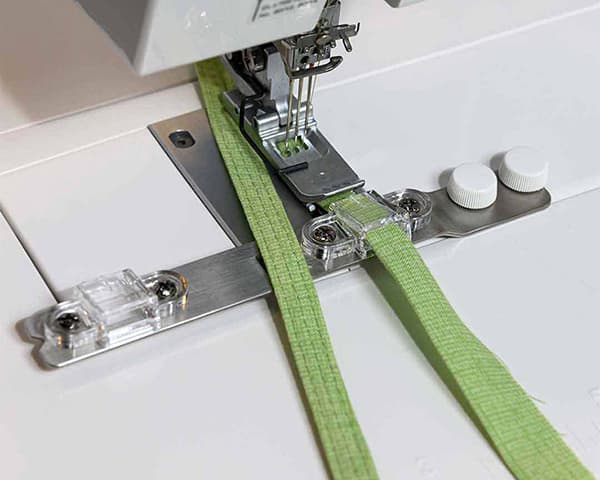 Приспособление для нашивания ленты и изготовления шлевок