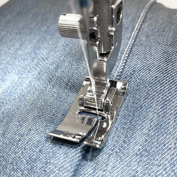 Лапка двухуровневая для отстрочки справа для машин с горизонтальным челноком