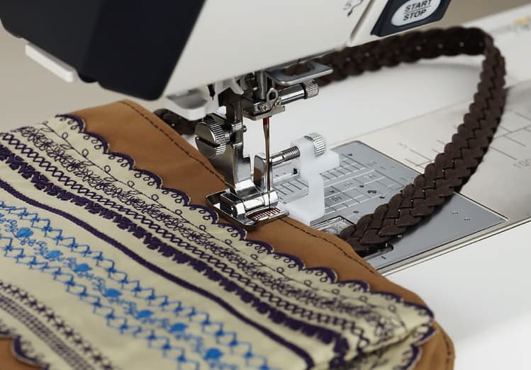 Лапка с регулируемым направителем для машин с горизонтальным челноком - фото №2