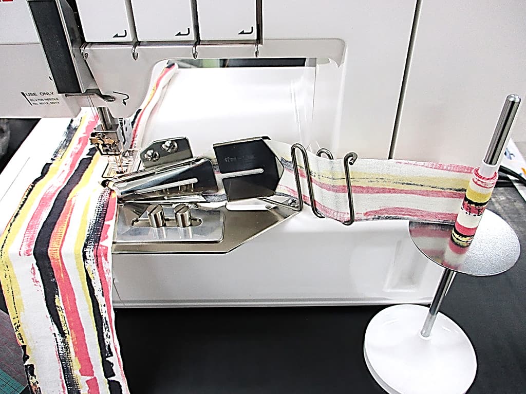 Стойка для ленты к приспособлениям для окантовки косой бейкой - фото №2