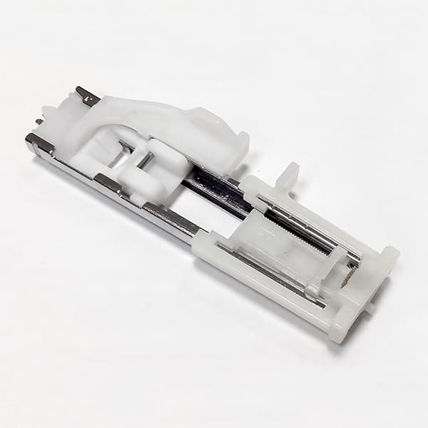 Лапка для автоматического обметывания петли R для машин с горизонтальным челноком