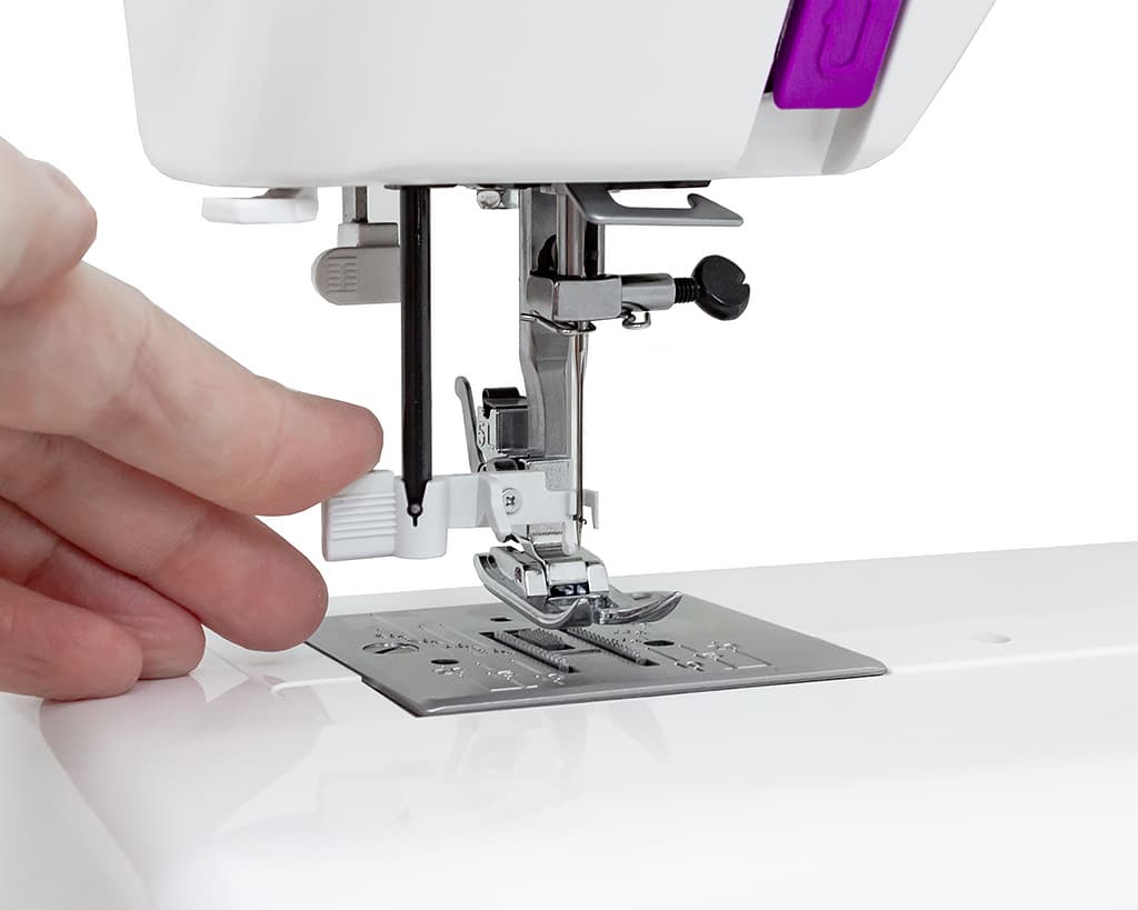 Электромеханическая швейная машина Janome Sella - фото №7