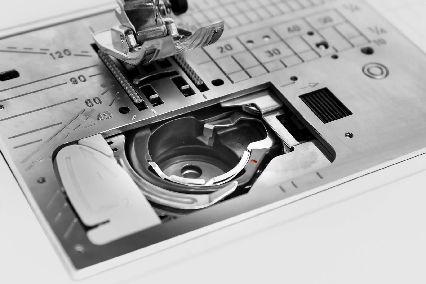 Швейно-вышивальная машина Janome Skyline S9 - №10